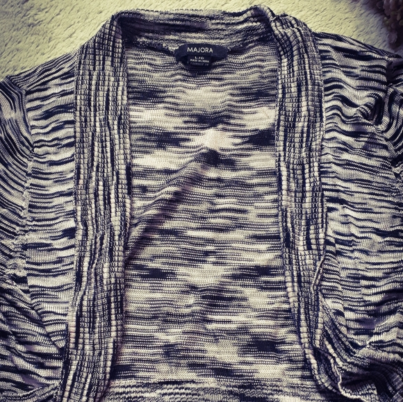 🥂 2/$15 Cute short sweater - Picture 5 of 8